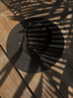 STRAW FEDORA HAT -NOIR